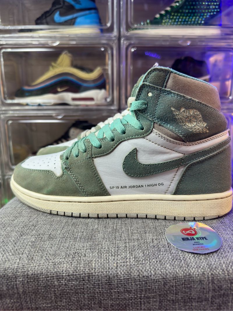 High Sp19 Jordan Air Jordan Retro High OG 'Turbo Green' Sepatu