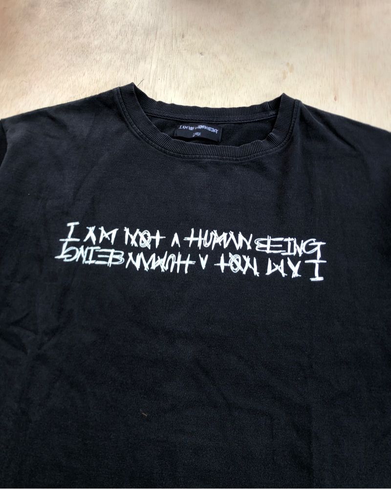 I am Not Human Being Logotype T-Shirt, foto 2