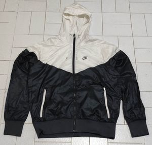 Jaket Sport Windbreaker Nike Windrunner Hitam Putih