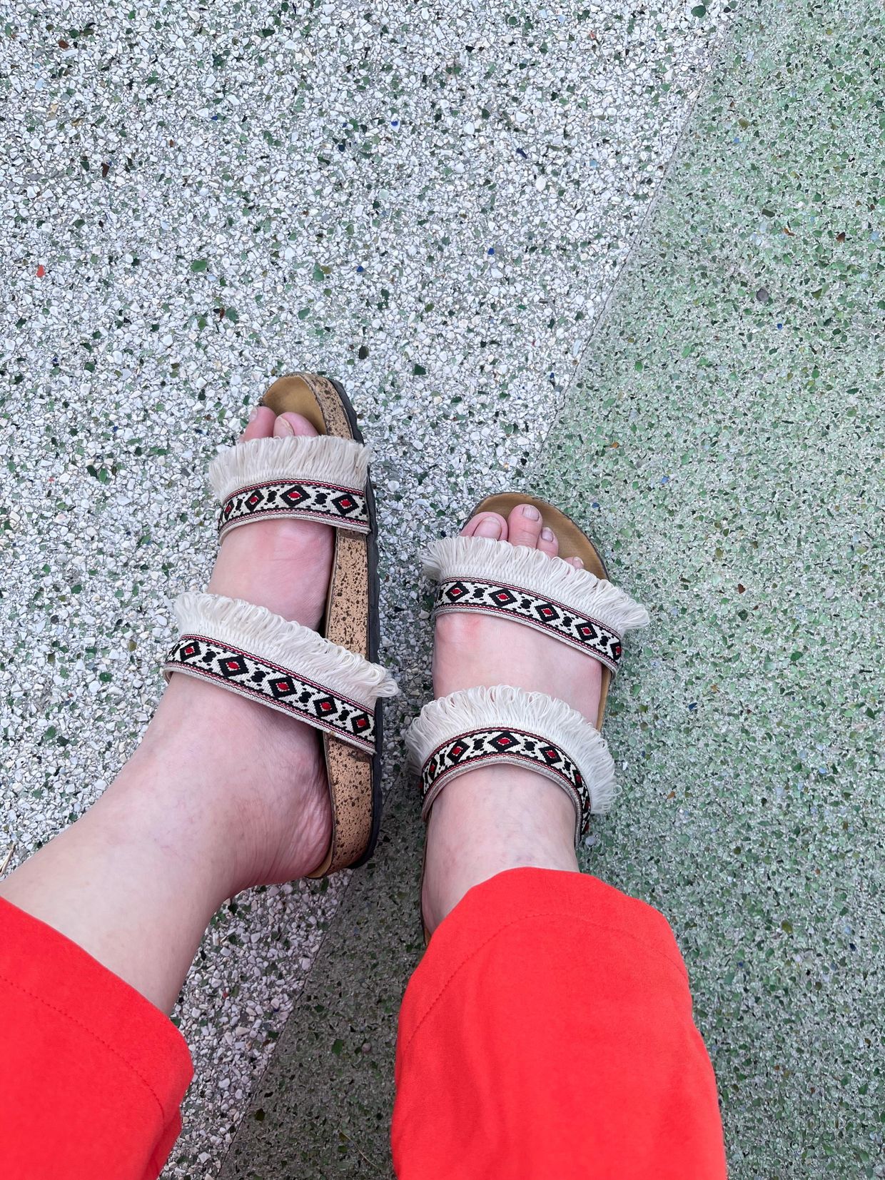Casual Sandals & slide Wanita white black