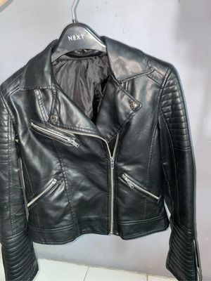 Jaket kulit wanita