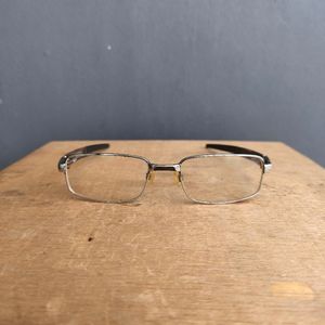 Kacamata Oakley