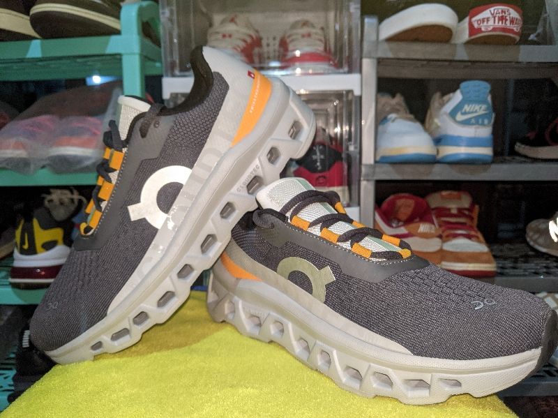 Sepatu On Cloud, foto 3