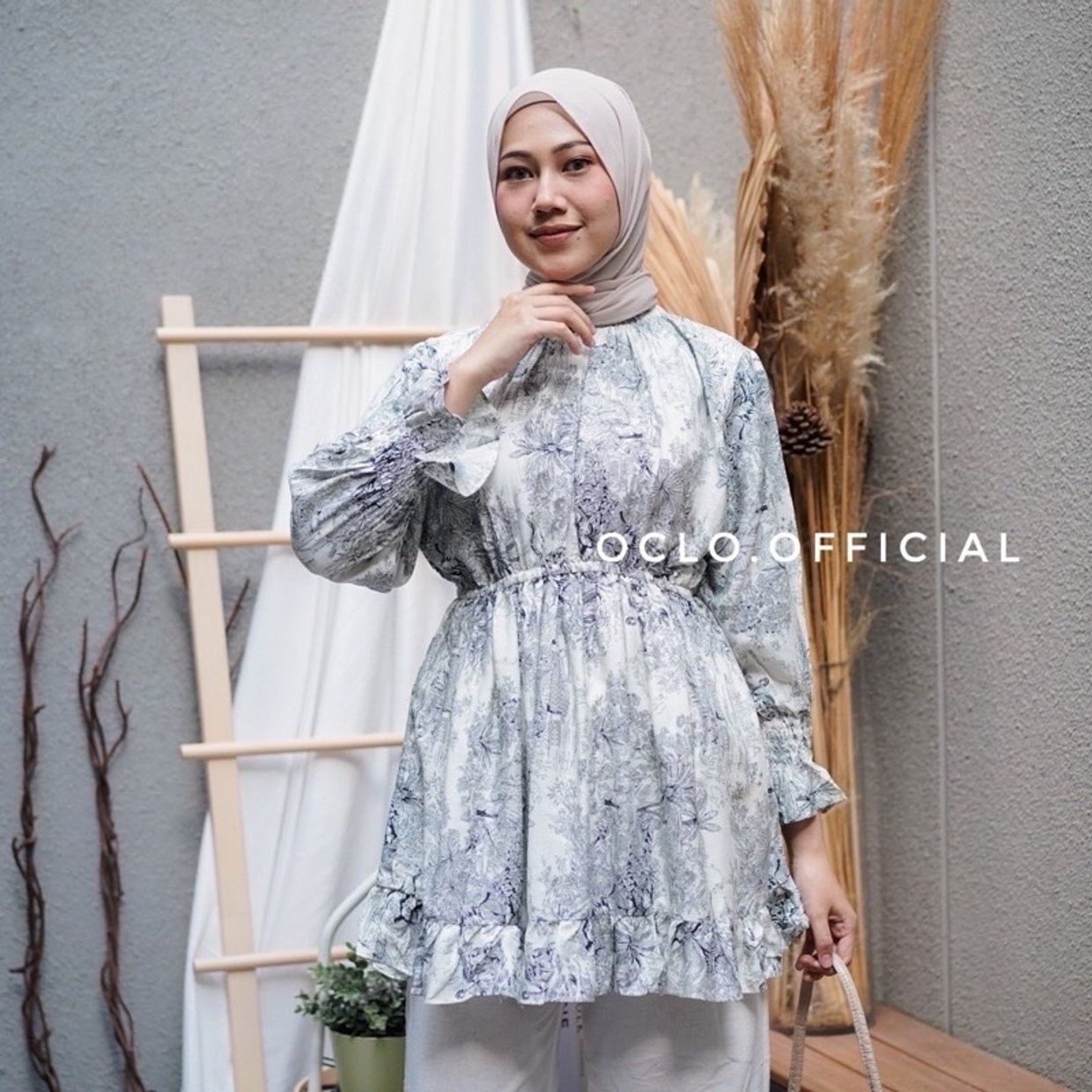 Minimalist Casual Blouse Wanita white gray