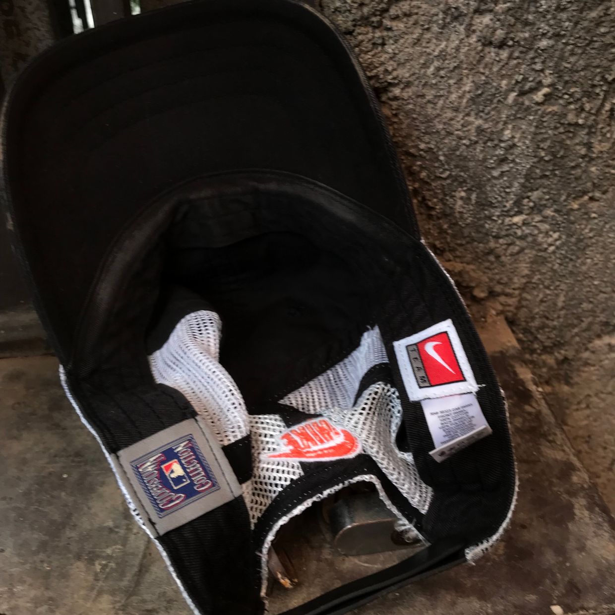 Nike Vintage Streetwear Hat Pria white black