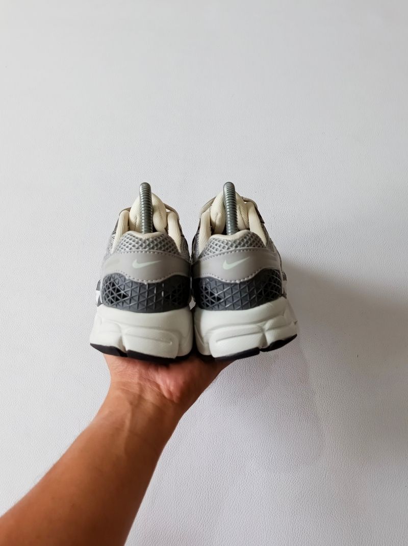 Nike Zoom Vomero 5 Cobblestone Grey Sail, foto 4