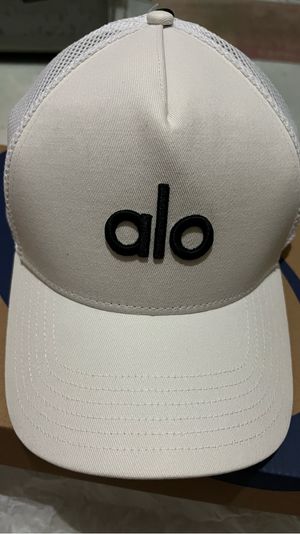Topi Brand Alo warna putih
