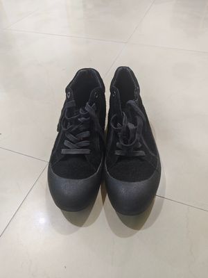 sepatu kulit suede PRADA size 42