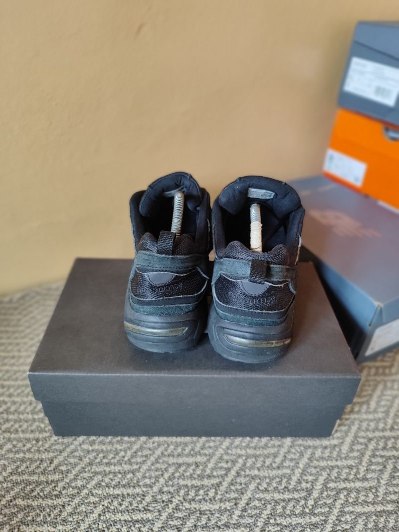 NB 878 All Black, foto 4