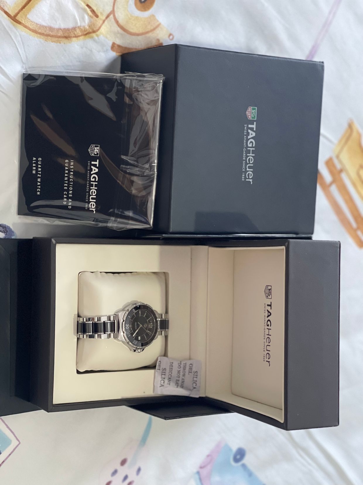 Vintage Futurist Wanita silver black gray