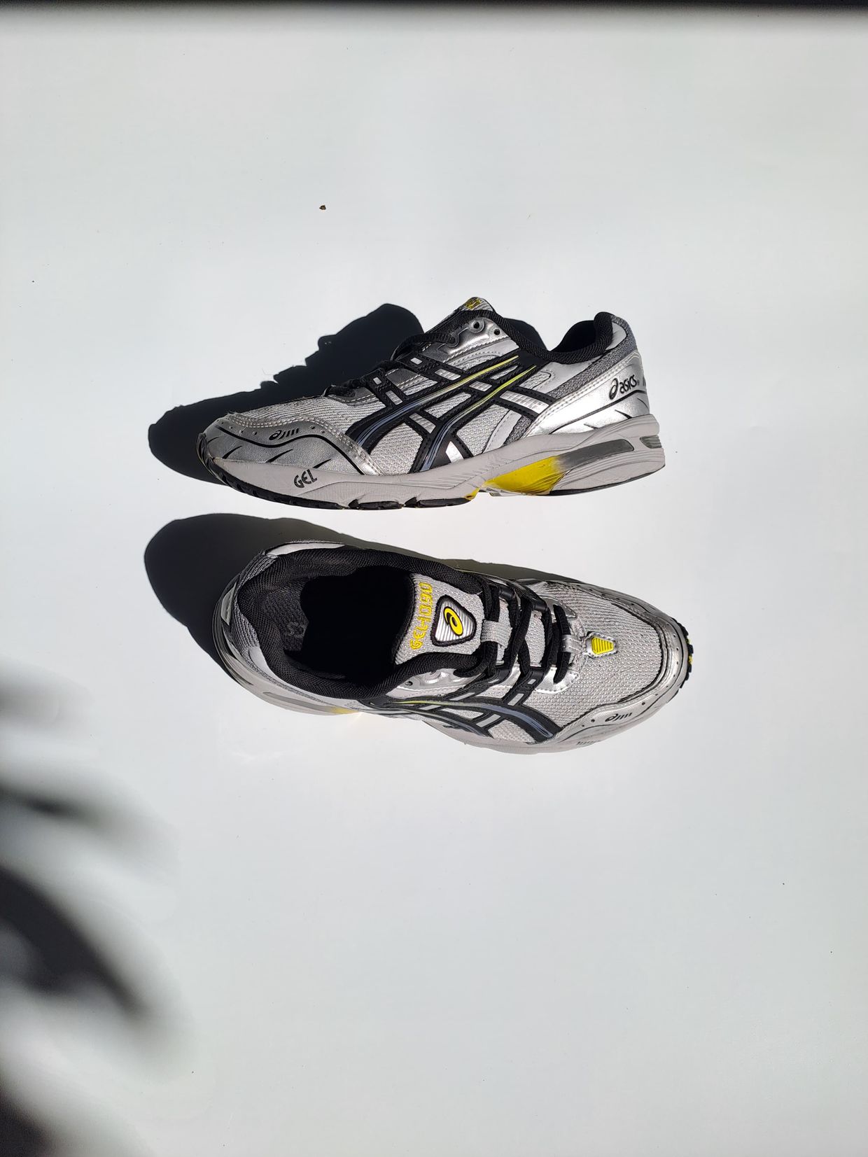 Asics Streetwear Sportswear Sneakers Pria black gray