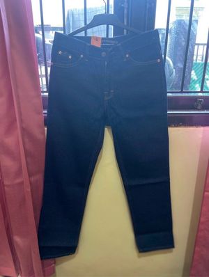 celana levi’s (baca deskripsi)