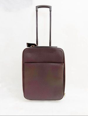 Preloved Authentic Louis Vuitton Pegase Taiga Roller Cabin