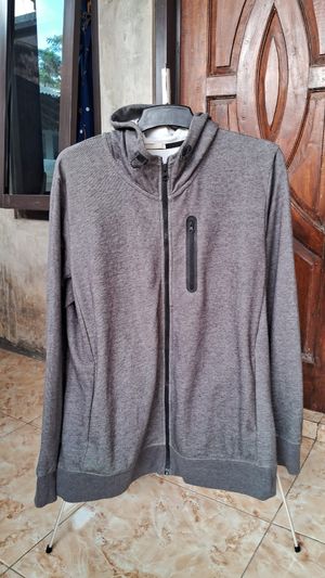 Jacket Sweater GU global uniqlo berhoodie