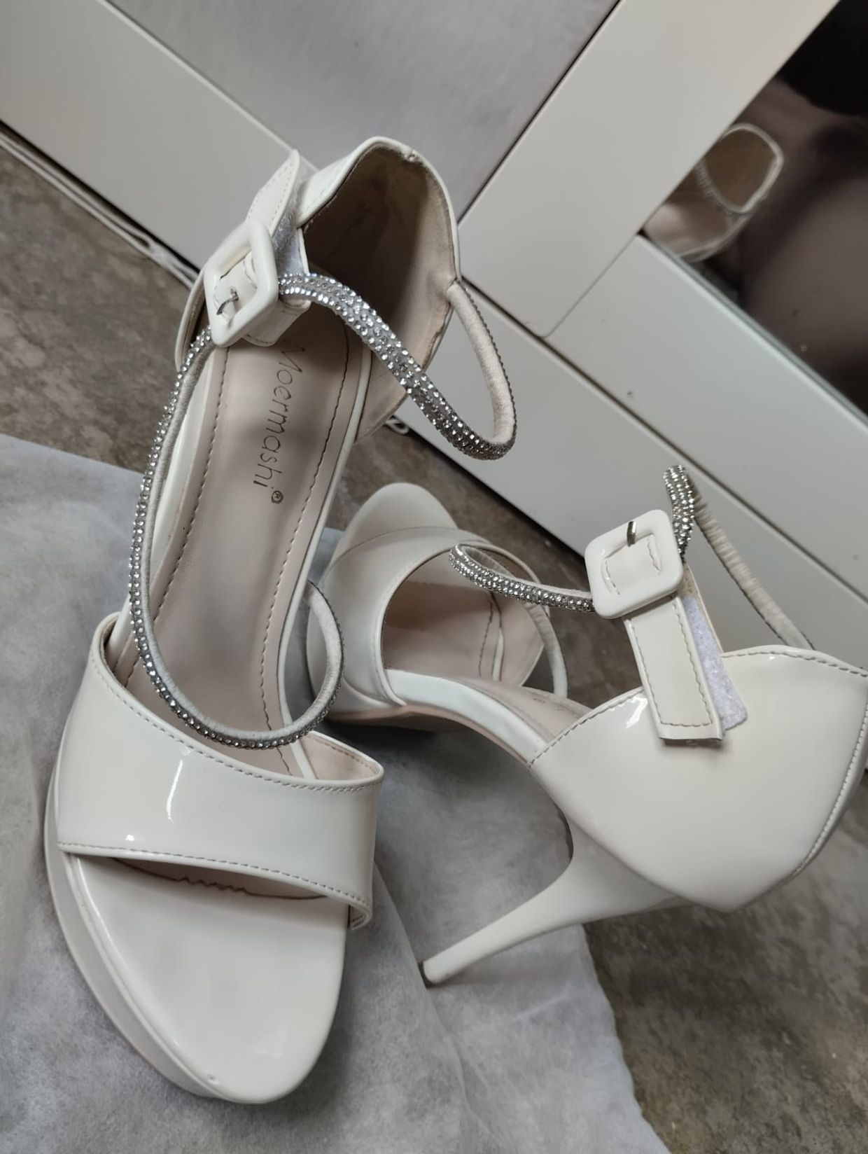 Moimoln Casual Heels Wanita white