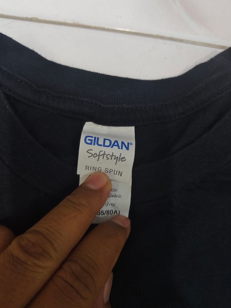 baju kaos  GILDAN original  
size S, foto 2