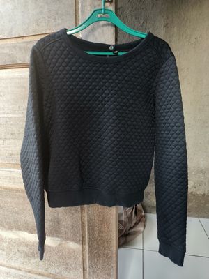 Sweater navy Uniqlo bahan gembul