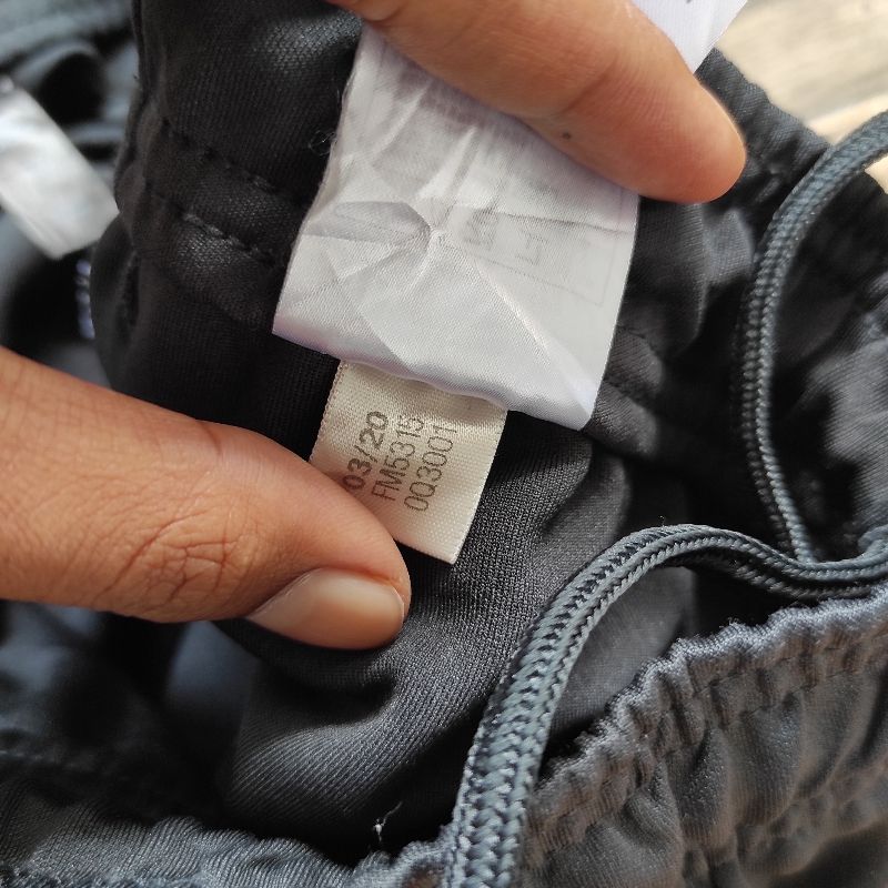 Adidas 3-stripes celana pendek size M, foto 6
