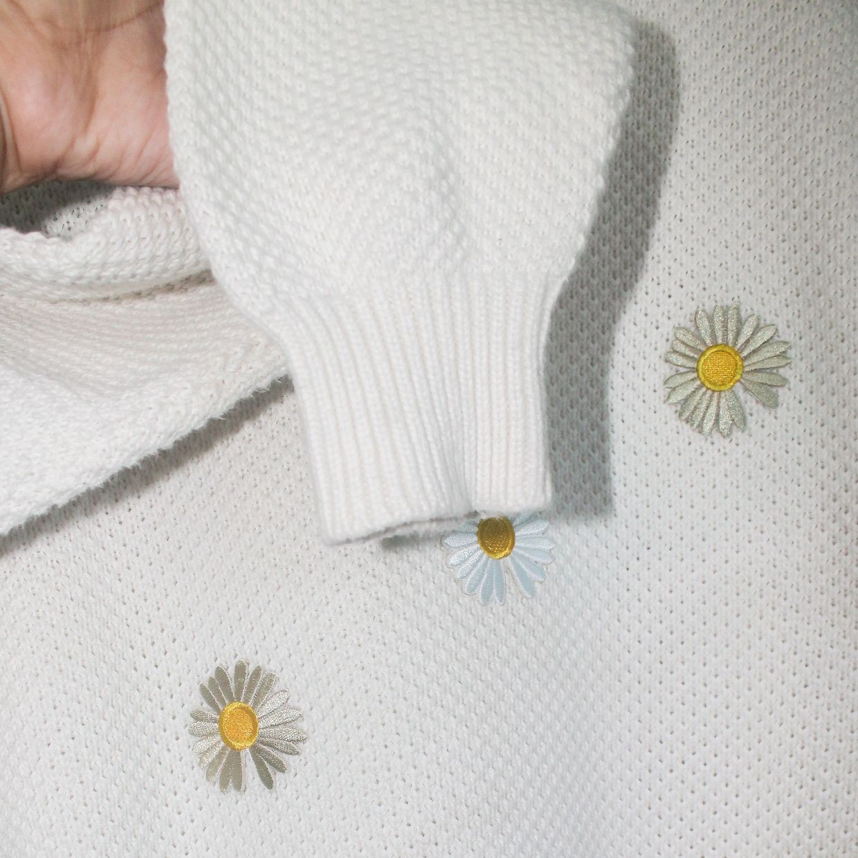 (Altered) Knit Sweater Daisy Flower Patch, foto 3
