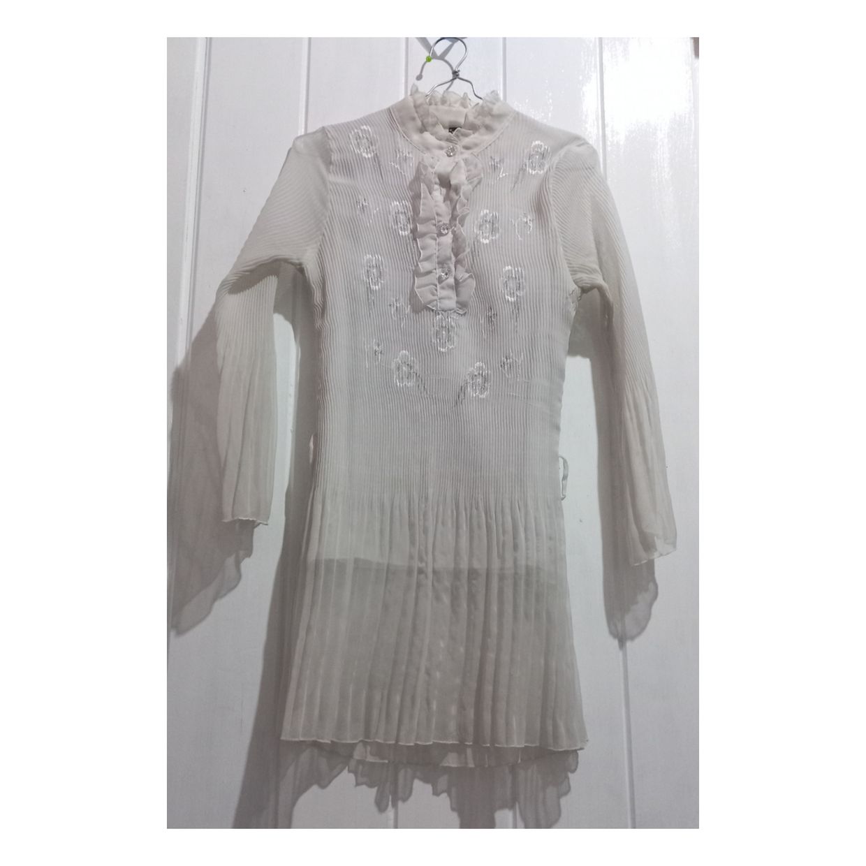blouse putih bahan lembut LD: 36