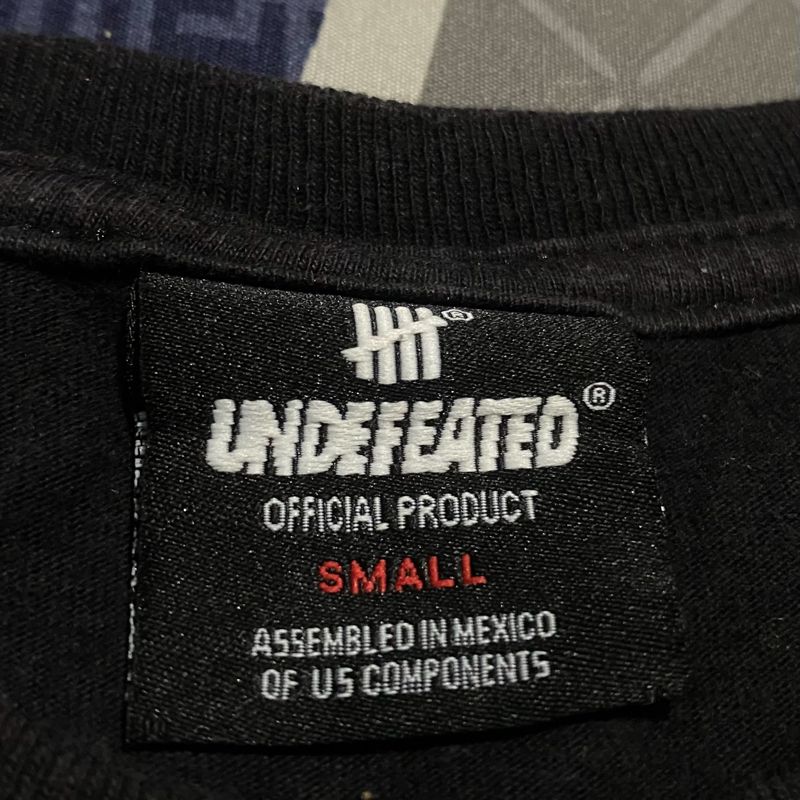 Undefeated T-Shirt Hitam, foto 8