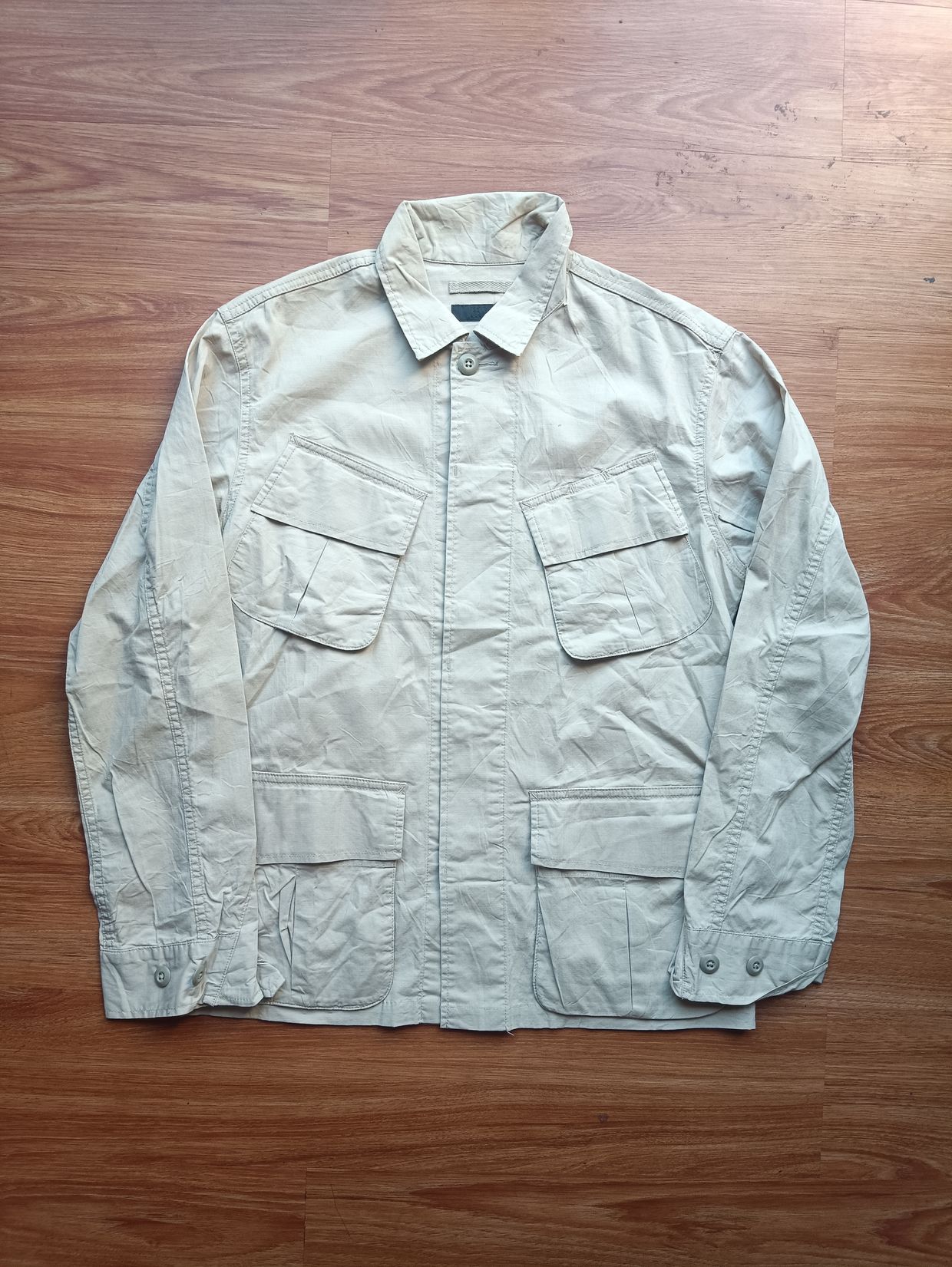 Uniqlo Streetwear Casual Windbreaker Pria tan