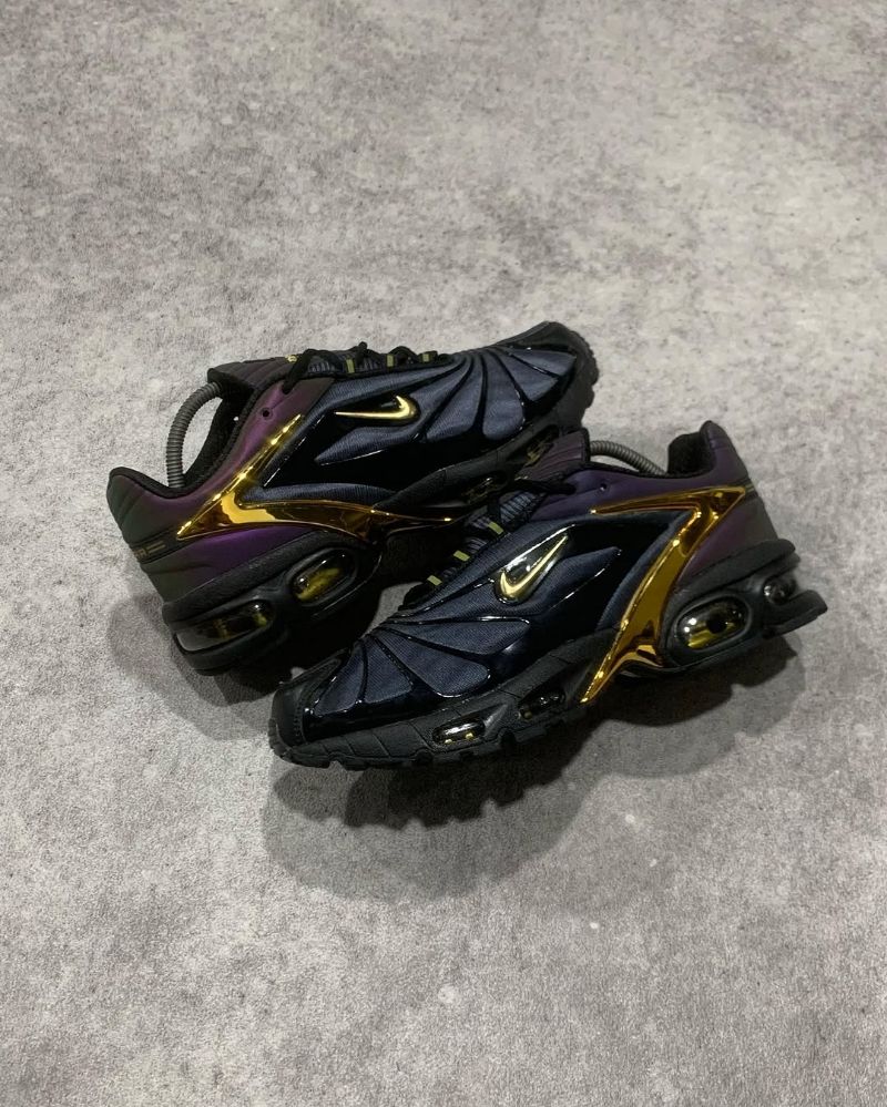 nike tailwind black gold