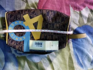 Bonia Dompet slempang masih bagus 85% jual murah
