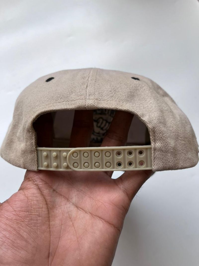 Topi Hangloose, foto 3