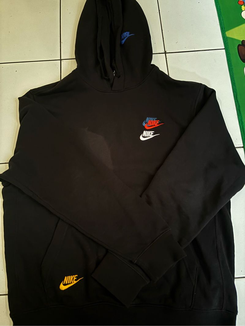 nike essential fleece  multi logo crew neck sweatshirt in black