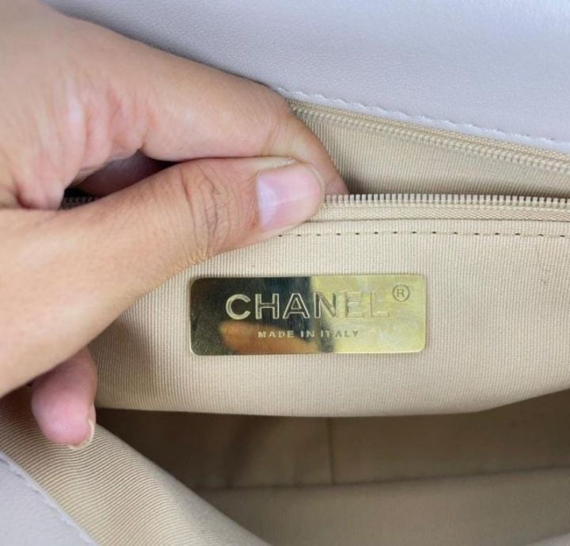 Chanel c19 medium White Leather GHW Sling Bag, foto 2