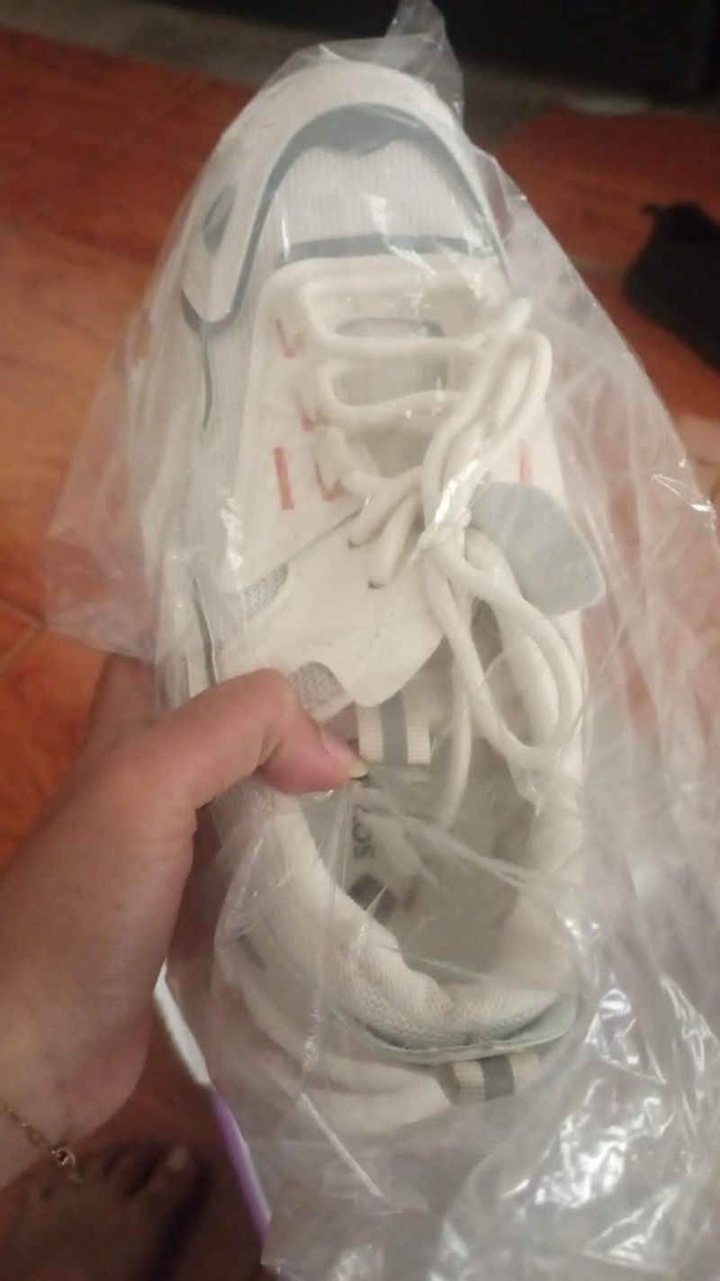sepatu putih, foto 5