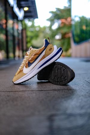 NIKE SACAI YELLOW NAVY WHITE*