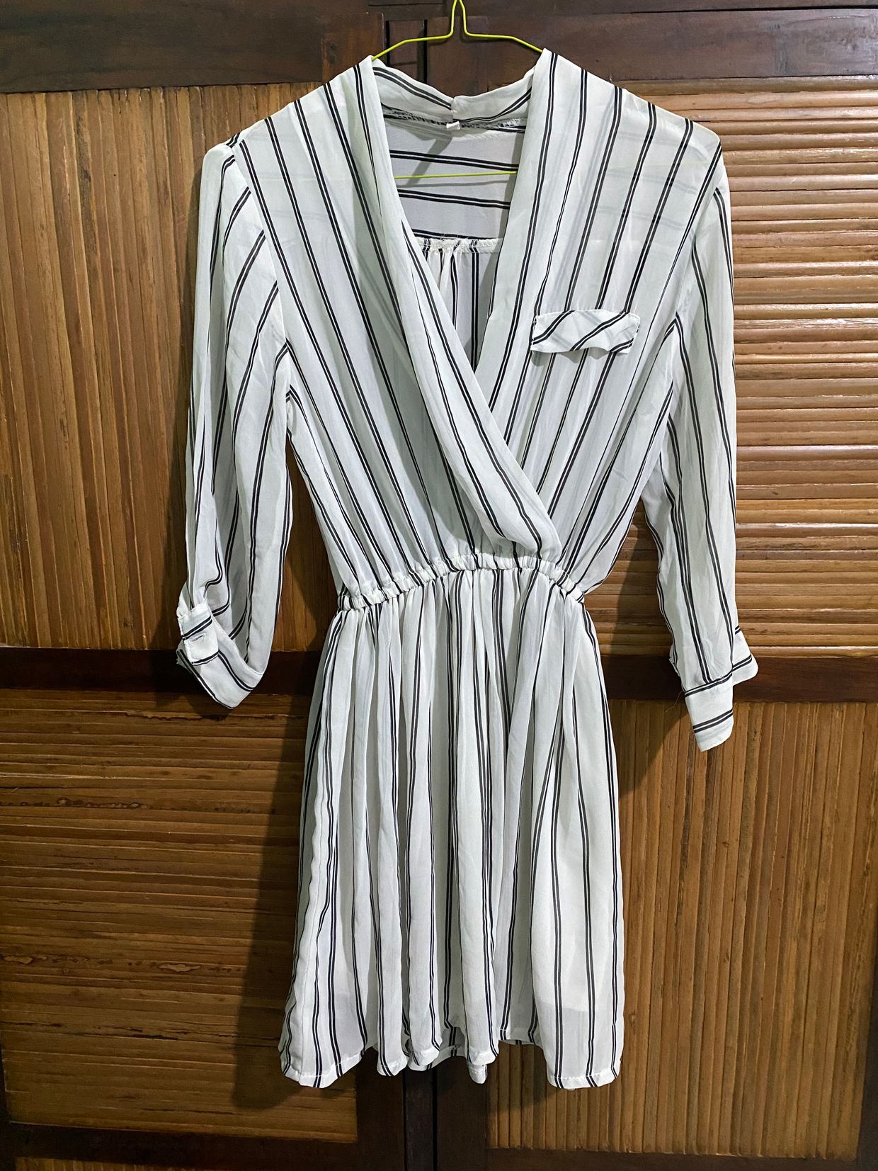 Vintage Flowy Dress Bahan chiffon flowy,