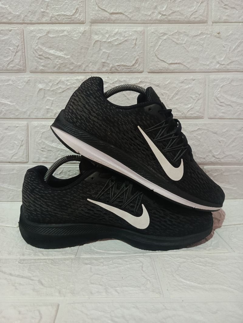 Nike Zoom winflo black Preloved