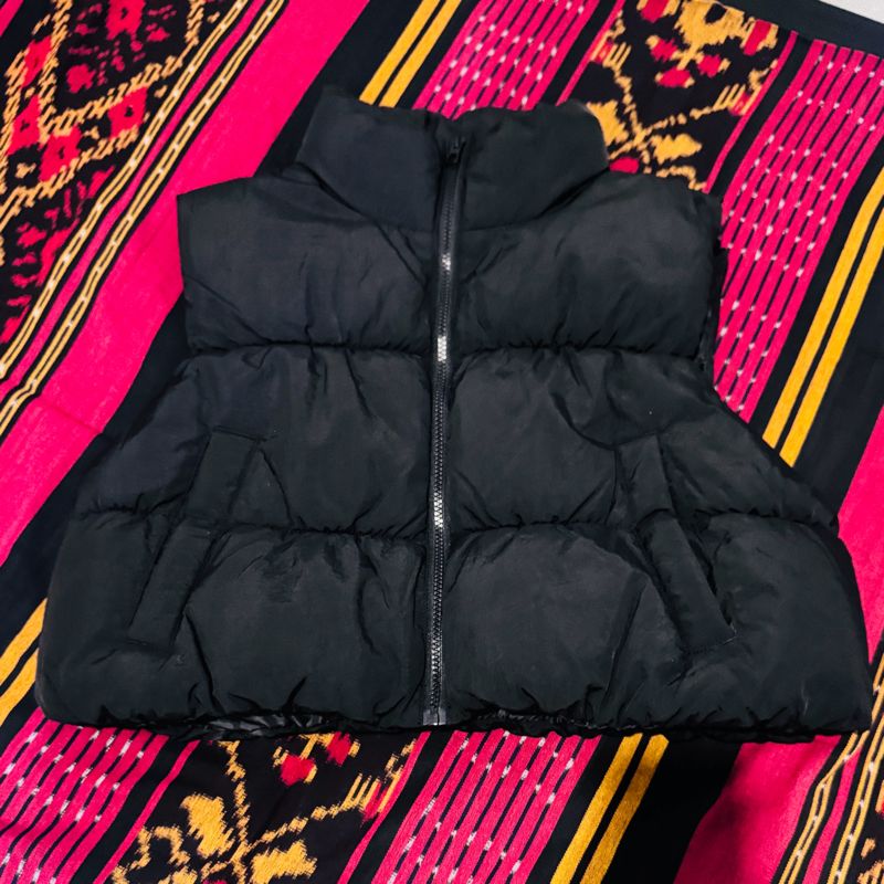 H&M Black puffer vest, foto 4