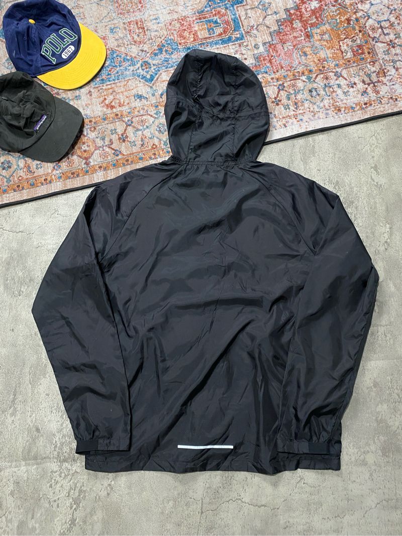 LIGHWEGHT NIKE ESSENTIAL JAKET, foto 2