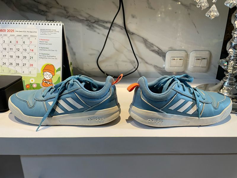 Sepatu adidas original, foto 2