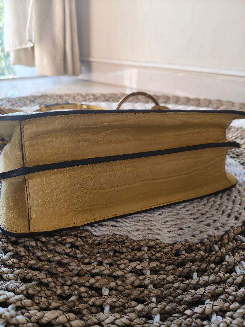 Charles n Keith sling bag, foto 10