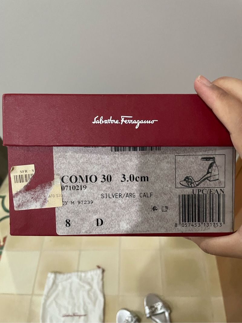 Authentic salvatore ferragamo como silver block heels, foto 8