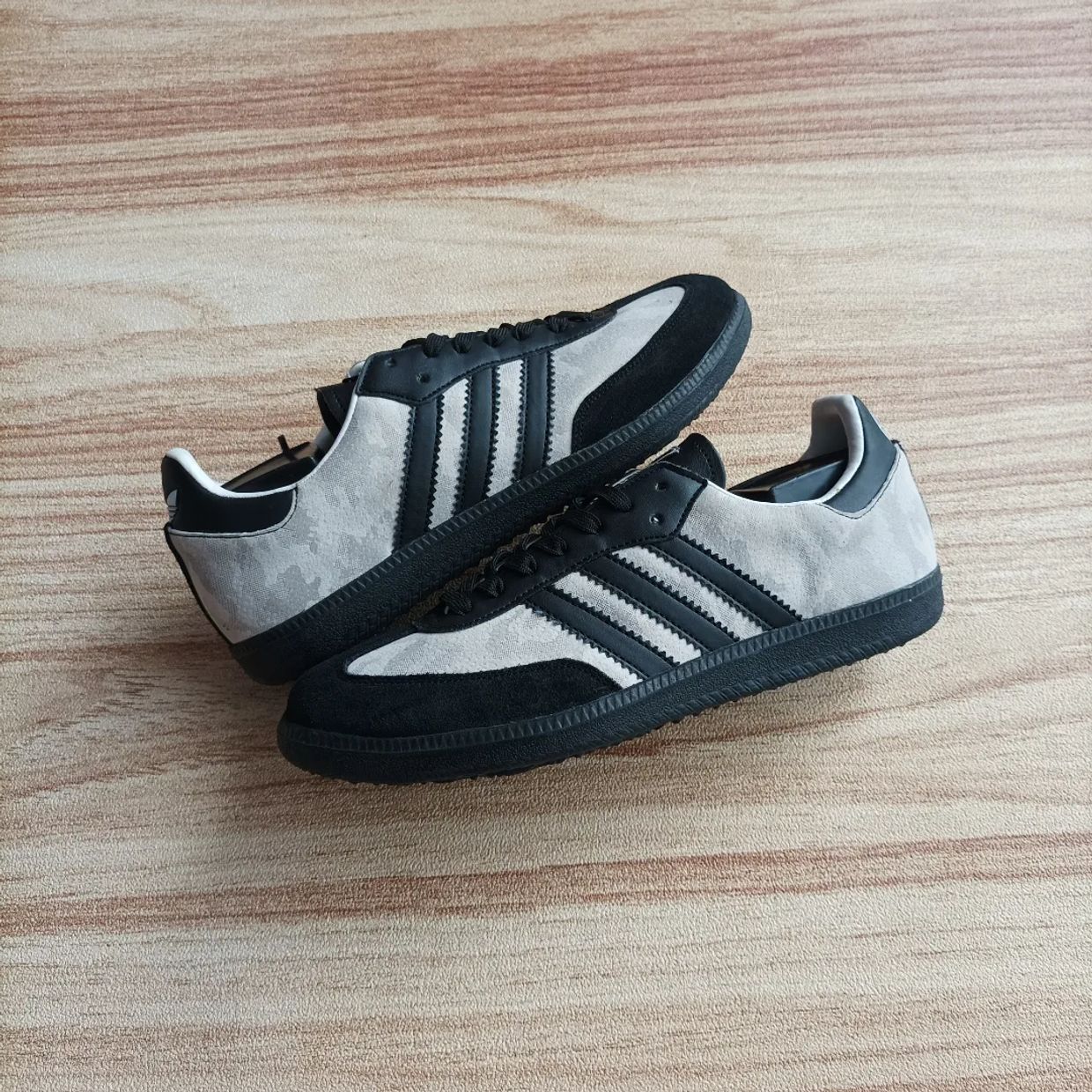 Adidas Gorpcore Indie Sneakers Pria black gray