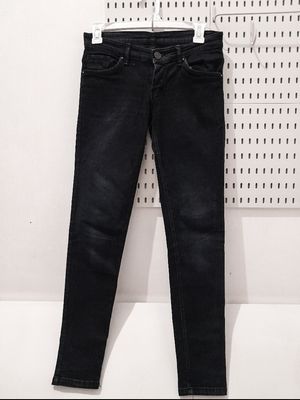 Celana Jeans Warna Hitam Pekat
