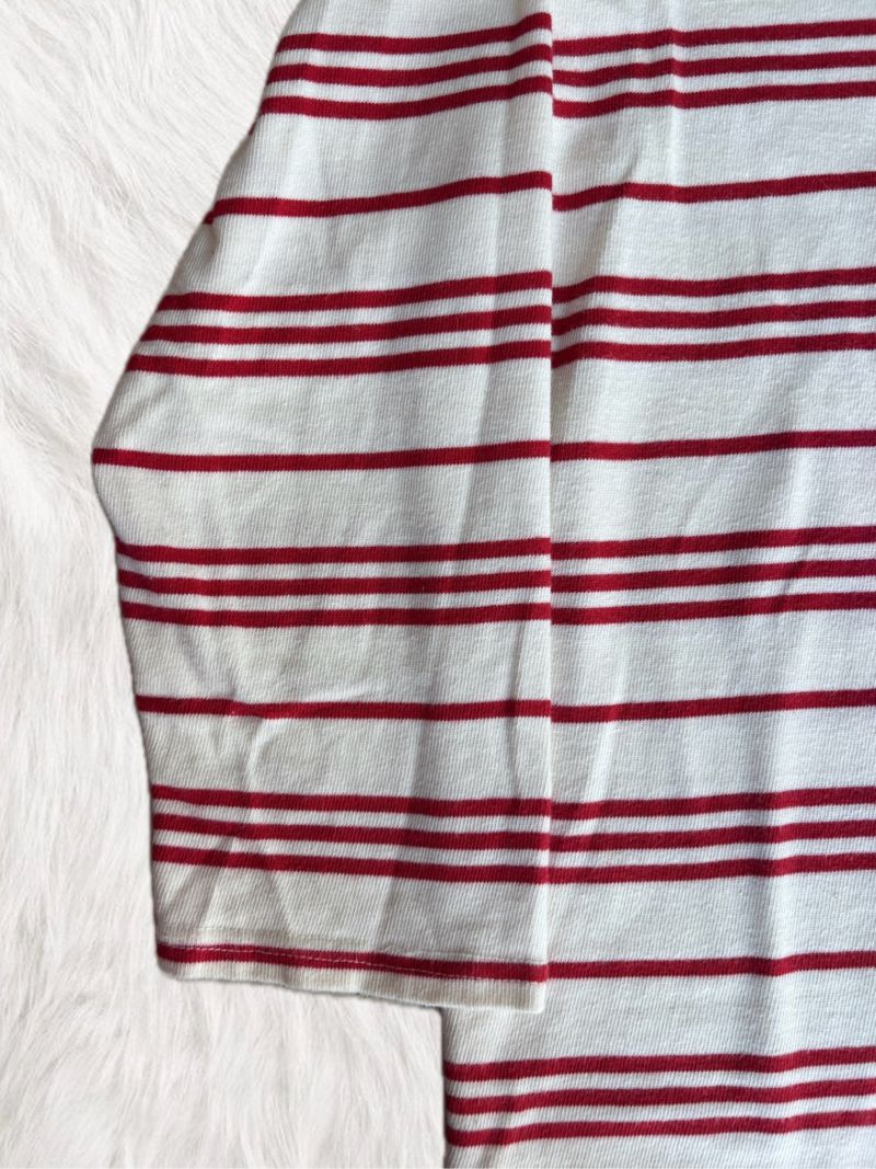 Kaos garis merah putih, foto 2