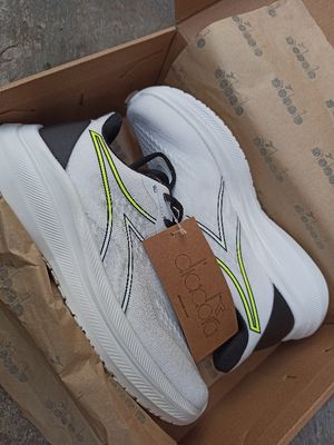 Diadora diaru running white and black original