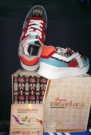 Sepatu aerostret Nusantara batik Papua