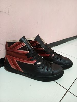 Gucci high Leather black red