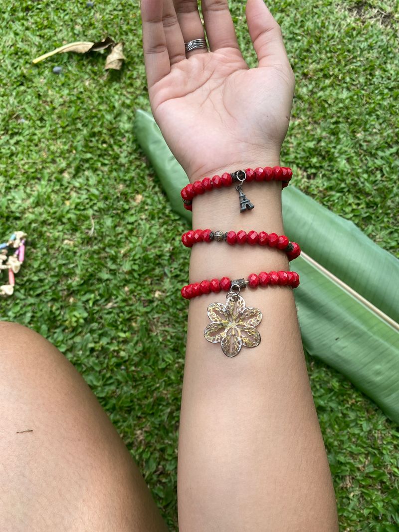 Red Bracelet, foto 3