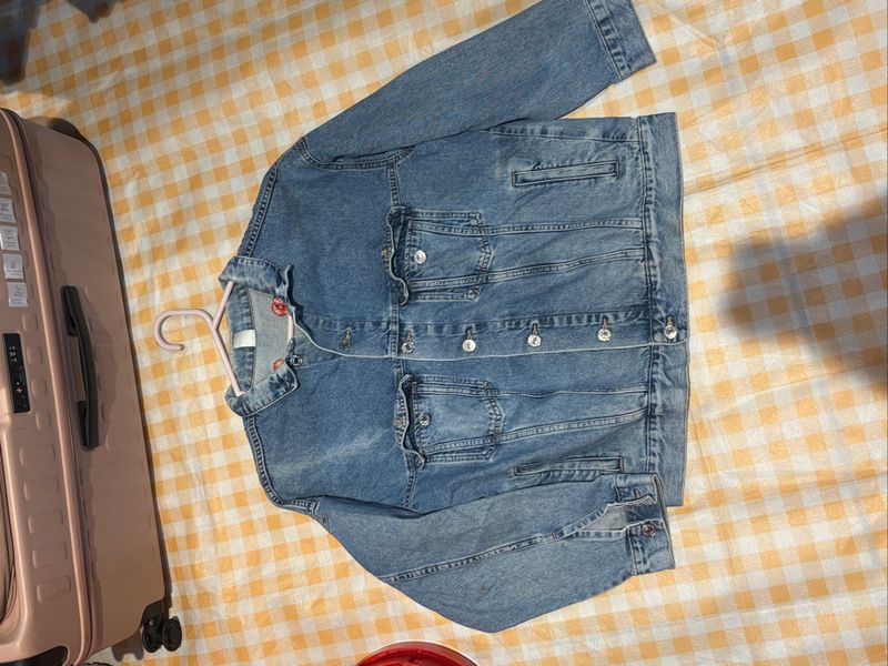 H&M &denim jacket with floral pattern back, foto 2