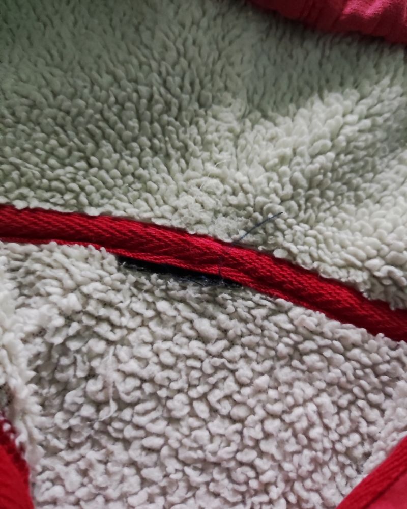 Sherpa Uniqlo Red, foto 2