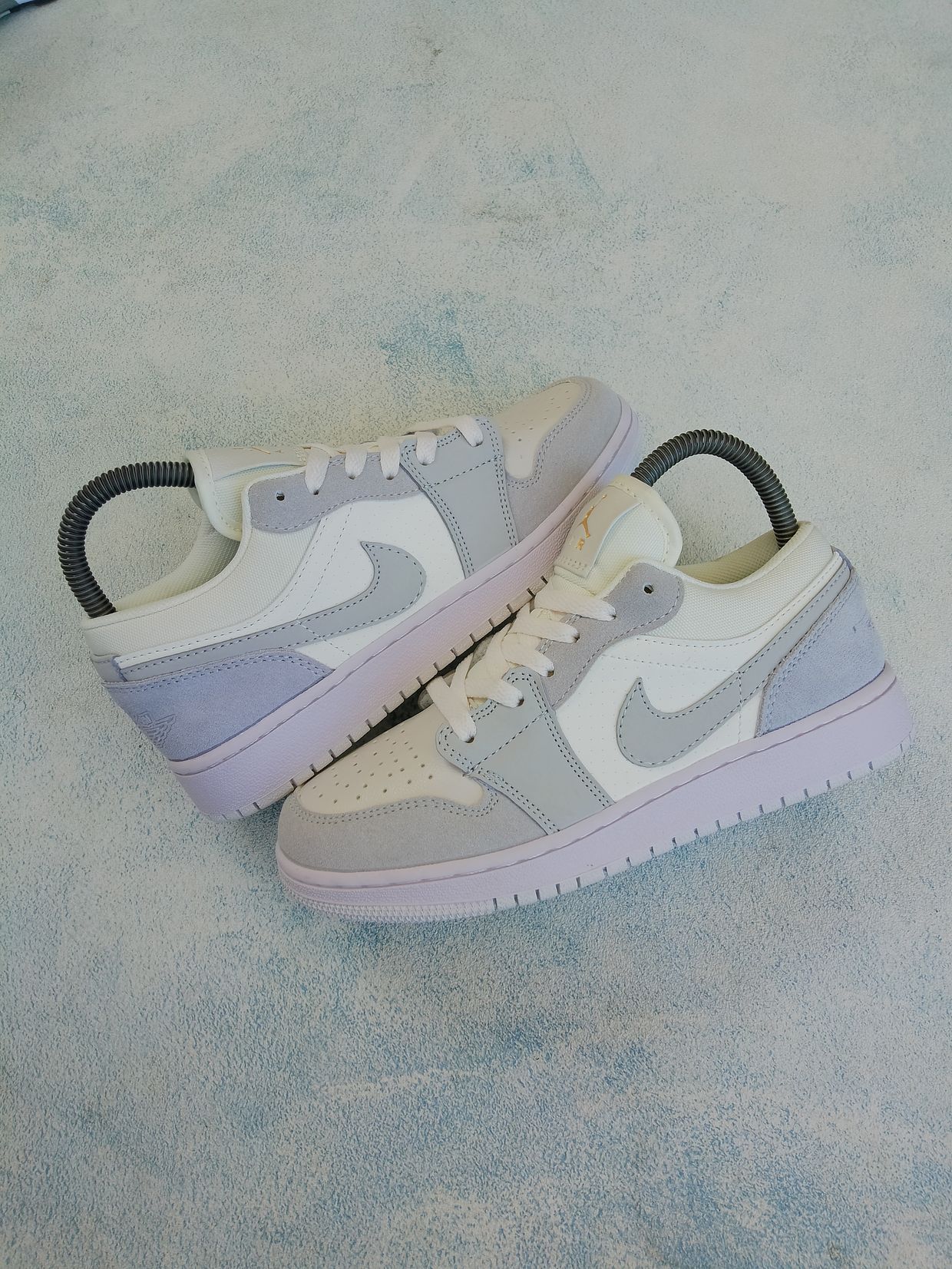 Nike Air Jordan Gorpcore Indie Sneakers Wanita white